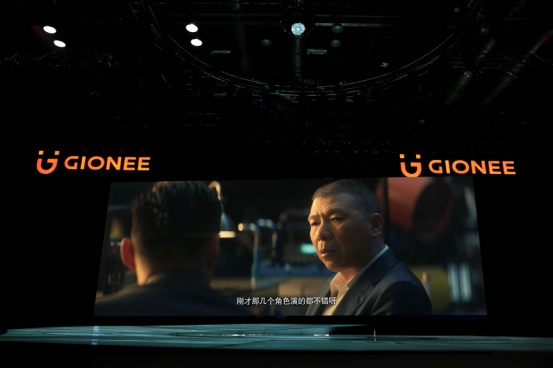 冯小刚余文乐《手机芯战》首映，金立M6/M6 Plus受瞩目