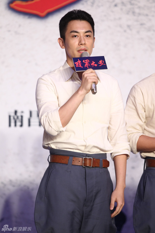 建军大业开机 刘烨朱亚文演毛泽东周恩来