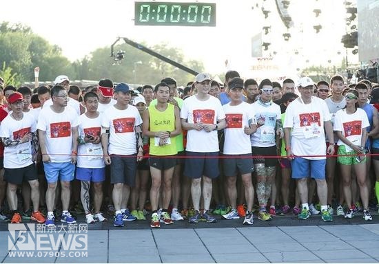 千人快跑助威里约 许巍亮相引爆2016联想粉丝节