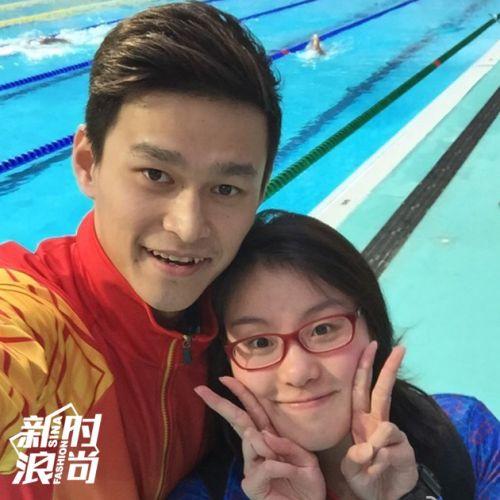 孙杨赛后深情拥抱傅园慧 傅园慧被拥抱整懵了