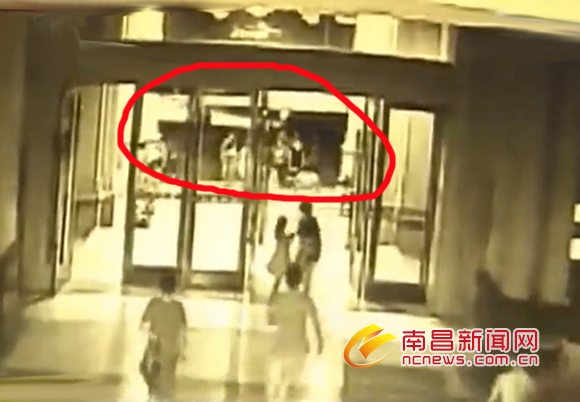 图为监控视频