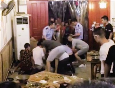 民警餐馆抓人后赔偿并向食客道歉 公安部点赞