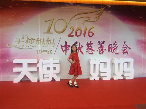 9岁女孩捡黑卡，失主奖赏女一号
