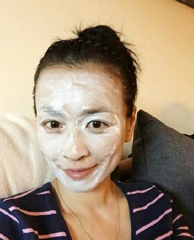 张庭出示质检报告 回应面膜风波：不含激素