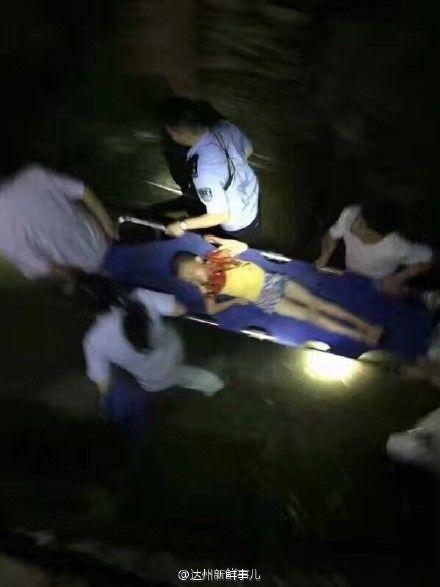 四川一7层居民楼坍塌致12人被困 仍有1人失联
