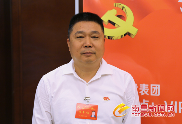 市党代表温圳镇党委书记余葵
