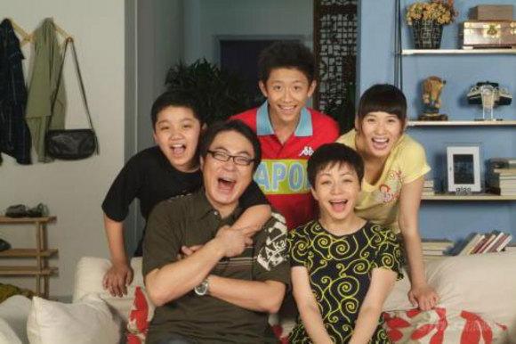 宋丹丹这个“女儿”如今画风突变 改走性感路线