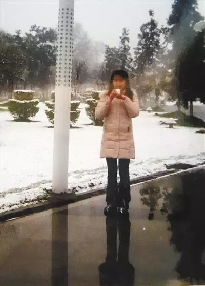 尴尬！男友1米74身高竟是垫出来的，女子摔门离去