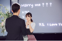 戴向宇用DR钻戒求婚陈紫函视频曝光 温馨感人令网友落泪