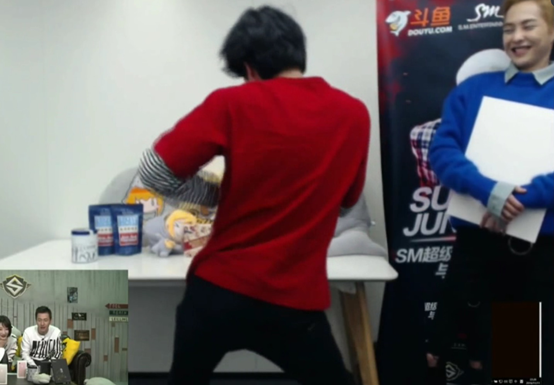 金希澈服输画脸跳舞 斗鱼直播SM明星联赛高能