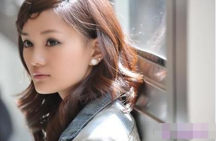 她18岁出道被评最丑女主，神秘富家女成坏女专业户
