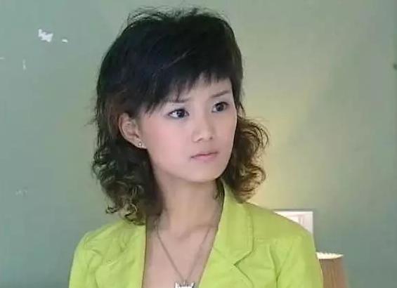 她18岁出道被评最丑女主，神秘富家女成坏女专业户
