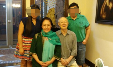 斯琴高娃与83岁老公合照曝光 恩爱30年早已移民