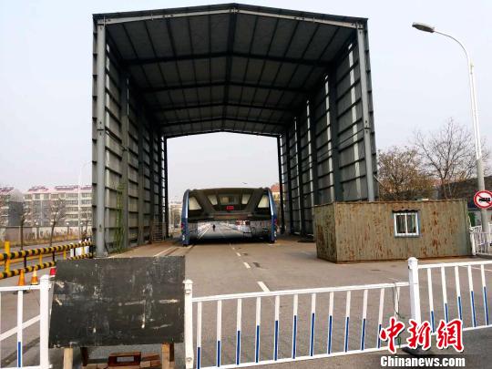 被遗忘的“巴铁”：布满灰尘影响交通