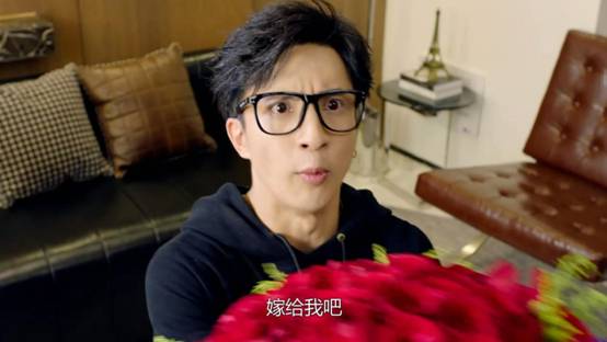 薛之谦求婚鲜花钻戒遭冷遇，打动美女芳心竟然靠它！