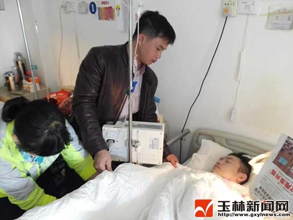 广西一小伙劝架遭砍断手 后续医疗费愁坏一家人