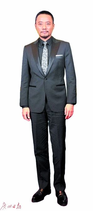 “硬汉大叔”不怕定型 张涵予玩直播