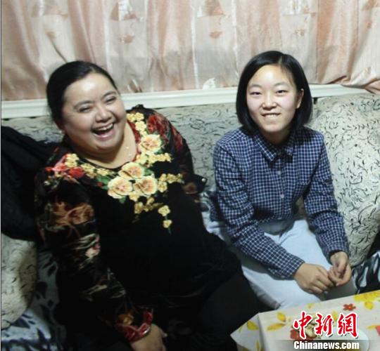 乌鲁木齐老人公交车上捡弃婴养育16年病逝其女接力