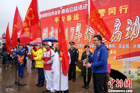 摩托车大军寒风中返乡桂湘粤三地交警联动护航（图）