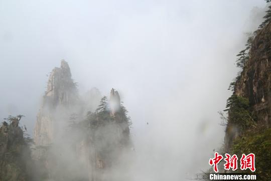 黄山天都峰、西海大峡谷开放首日受青睐侯晏摄